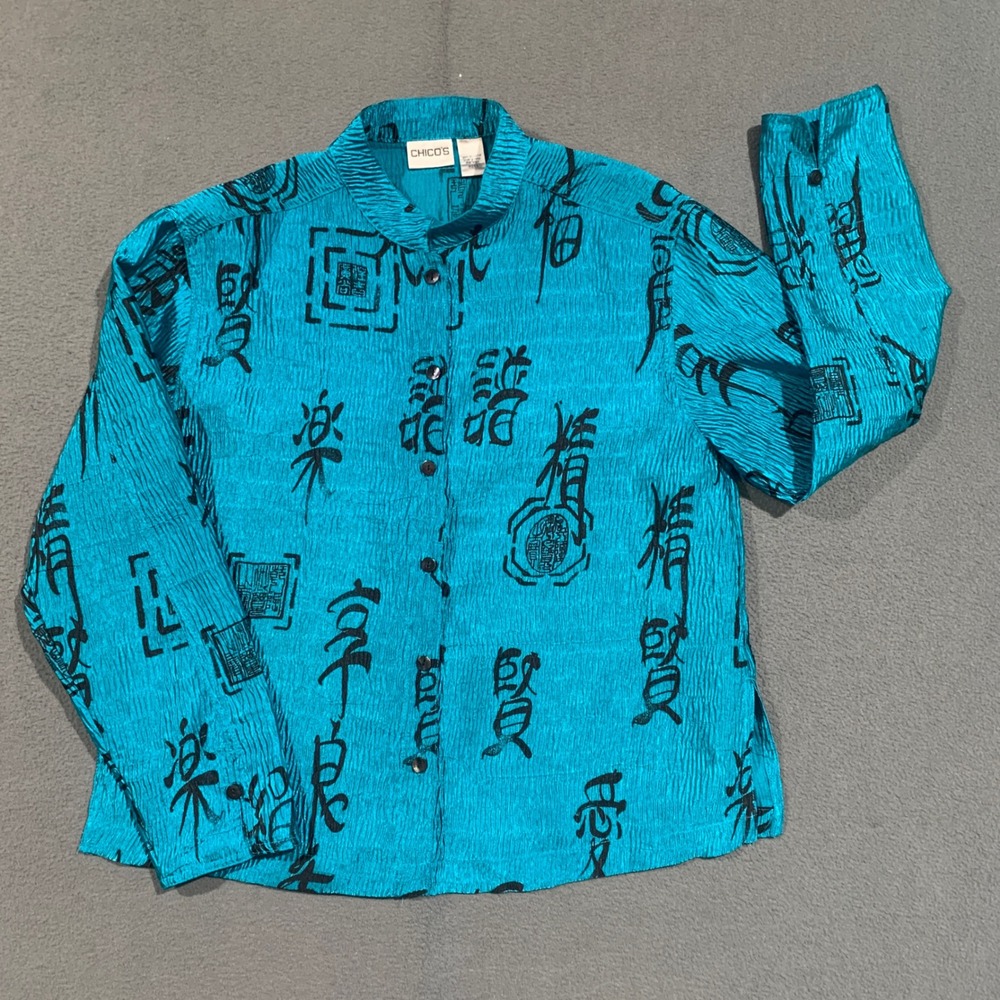 Chico's Blouse Women 1 M Turquoise Blue Calligraphy Plisse Mock Neck Art to Wear